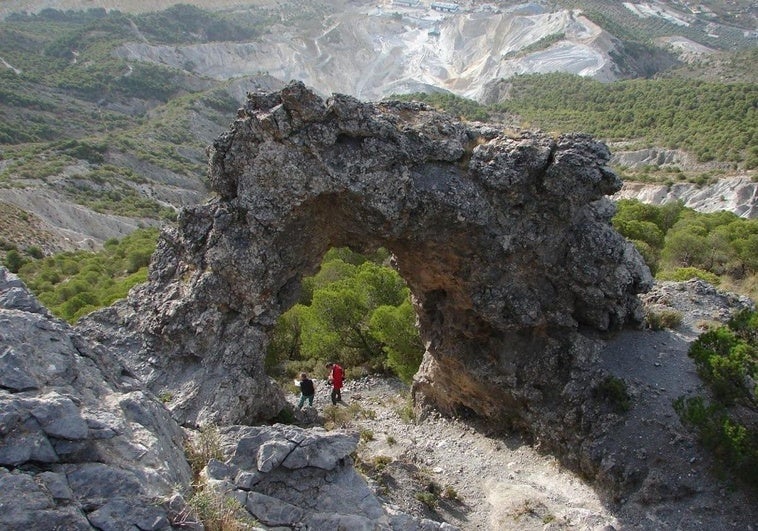 La ruta a pocos minutos de Granada para disfrutar de Piedra Ventana